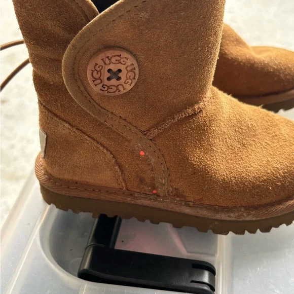 Ugg toddler size 8 - Picture 9 of 10